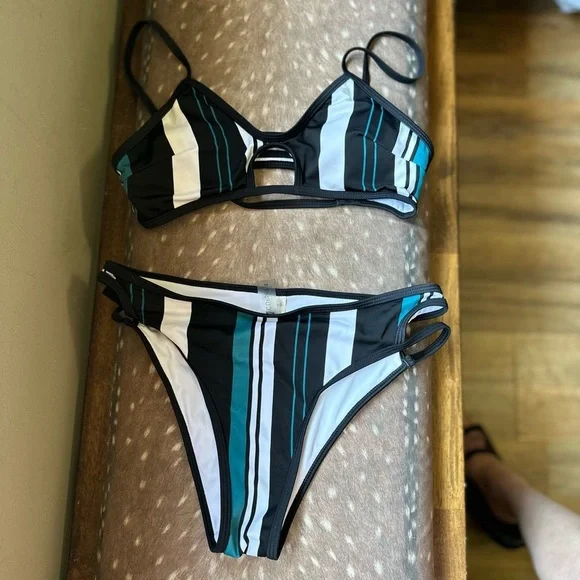 DONATED Cupshe Bikini - Picture 1 of 3